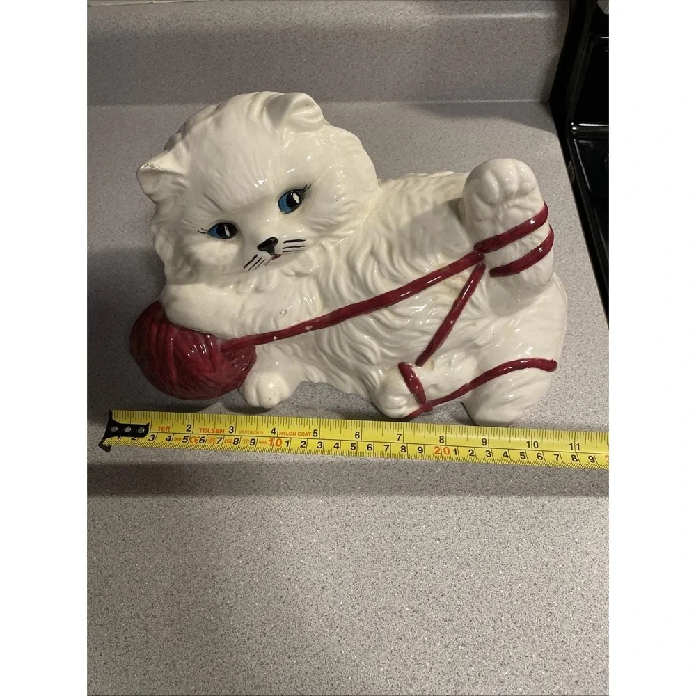 Large Vintage White Ceramic Persian Kitten Kitty Cat Playing w/ Red Yarn Figure